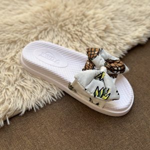 Pineapple slides (white)