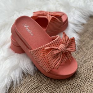 Lining bow wedges-coral